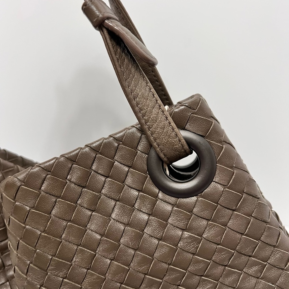 Bottega Veneta Garda Medium Intrecciato Bag - Picture 7 of 9
